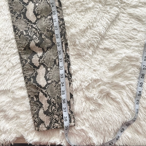 NWT H&M  HIGH WAISTED SNAKESKIN JEAN - Picture 14 of 15